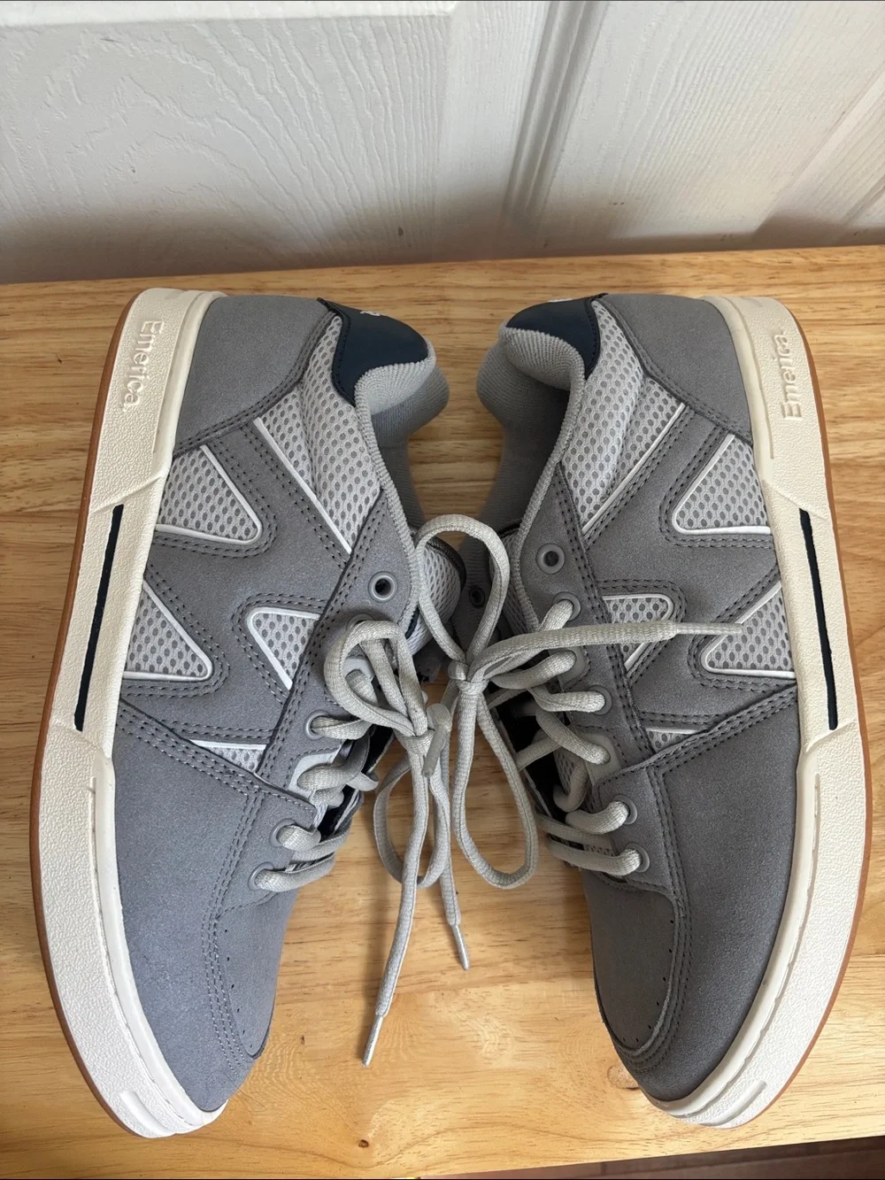 Emerica Grey Sueded Skate Sneakers with Navy Heel size 9.5 skateboard sk8 skater